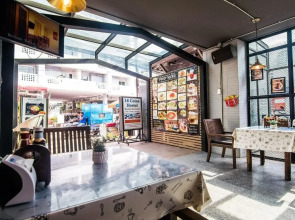 18 Coins Budget Hotel