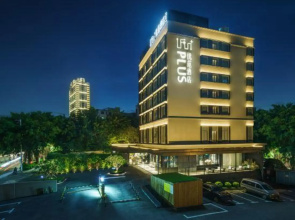UFUN Plus Scenic Hotel (Nanning Nanhu Park Zhongshan Road)