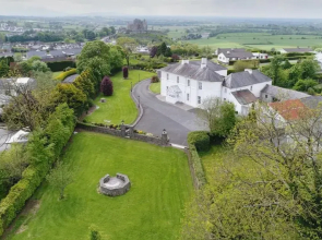 Tranquil Retreat Overlooking The Rock of Cashel