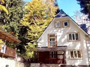 Guest House Dombay the Place
