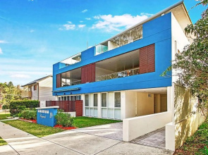 Large Outdoor Entertaining with Outdoor Kitchen and a 2 Minute Walk to Huskisson Beach