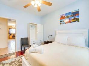 8 Mi to Sports Complex: Peoria Home w/ Hot Tub!