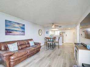 Gulf-view Condo in Hudson: Perfect for Snowbirds!