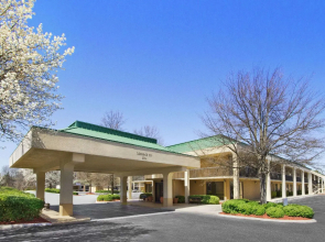 Howard Johnson by Wyndham Greensboro Near the Coliseum