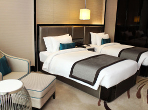 Pacific Regency Hotel Suites