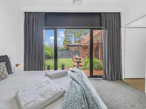 Villa Simone - Tranquil Hideaway in the Heart of Echuca