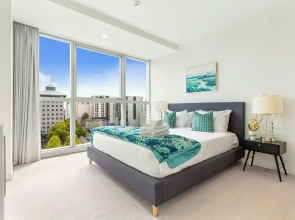 Brand New! Luxe 3BR In Aotea Square I Zodiak Stays