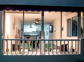 Apartamento con playa privada y piscina