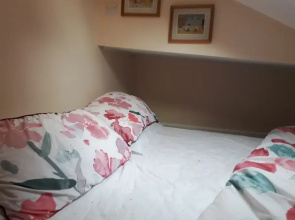 1 Bed Flat - Sleeps 2 - Pets - Garden - Parking