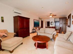 Fifth-Floor Condo with Breathtaking Ocean Views, Stylish Interior & Prime Location Near Flamingo Beach