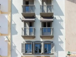 The Beach House - Studios & Suites