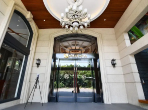 Prince Hotel