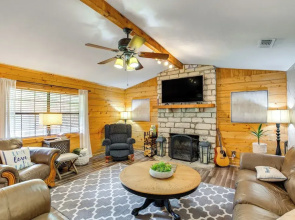 Granbury Home w/ Waterfront Deck: 5 Mi to Downtown