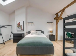 Big Design Apt - Sleeps 12 - Best Location