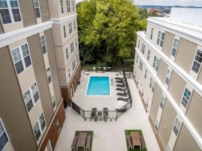 Landing Apartments near Jefferson Park
