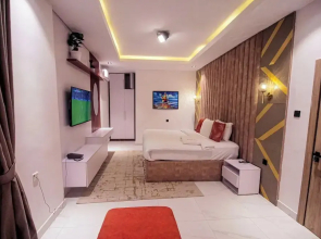 Benin City Blissful Apartment - Cozy 2BR Retreat