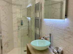 Gatto Bianco Le Mura