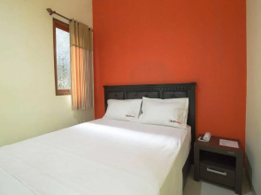 RedDoorz near Masjid Agung Surabaya