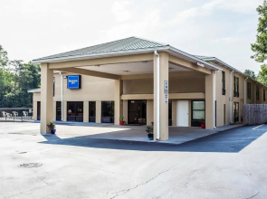 Super 8 Claremont East Hickory