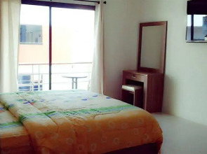 I-Rovers Sports Bar & Guesthouse