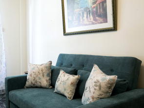 Best House, Larisis Metro, Athens