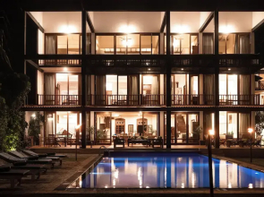 South Point Ocean - Whole Villa 8 Bedroom (Sleep 16)