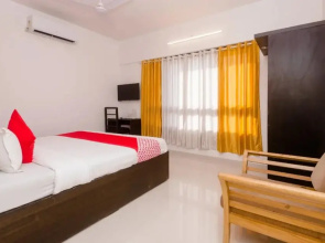 OYO 30597 Pleasant Apartment Malad East