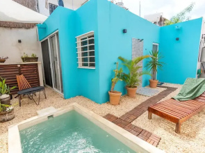 Tropical House With Private Pool in Downtown