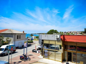 Apartment And Rooms Biserka