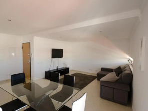 Modern 2 Bed Apartment 5km Carvoeiro
