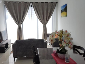 Homestay2 KL KLCC Ampang, entire Condo, Balcony, 5-10 min to Zoo, Keramat Setiawangsa Pandan Cheras, 2-7px, Pool anytime, 2free indoor parking, Cooking, Washer, Strong wifi, view Genting