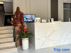 Qiqi Hotel (Longnan High-Speed Railway Station First People's Hospital)