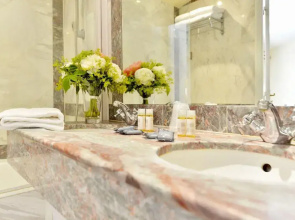 Hôtel Suites Unic Renoir Saint Germain