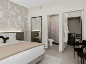 At Oceanpark Cocktail Bar AC Saltwater Pool