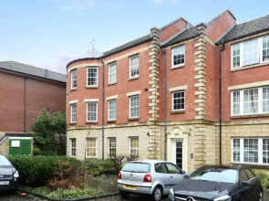 Sophisticated Apt in Trendy Leith Port District