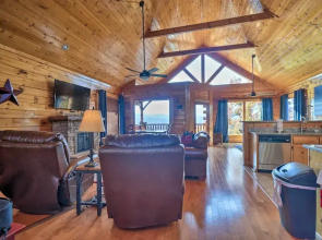 Pigeon Forge Mountain Cabin: Hot Tub & Resort Pool