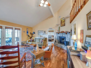 Franklin Cabin: Deck With Smoky Mountain Views!