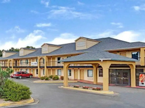 Red Carpet Inn & Suites