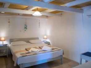 Cozy Studio for 2 Guests With 1 Child or 3 Adults - Walking Distance to Beach