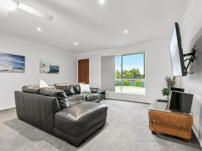Bribie Island Canal Holiday Destination!