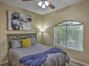Dog-friendly Condo w/ Pool & Hot Tub in Phoenix