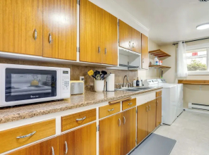 Scandi Boho Seattle Apartment, Walk to Waterfront!