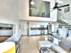 Chic Beach Apartment for Couples S-H203