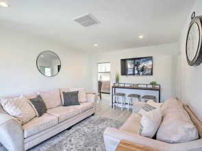 Norwalk Retreat w/ Pool ~ 11 Mi to Disneyland Park
