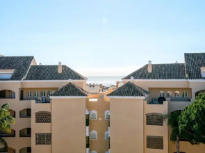Stunning 4BR Penthouse by Rafleys in 150 m to The Beach in Elviria