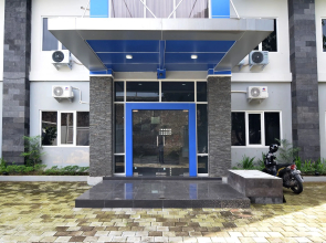 RedDoorz near Museum Keraton Surakarta