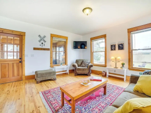 Snowmobiling Hub! Mackinaw City Home 3 Mi to Beach