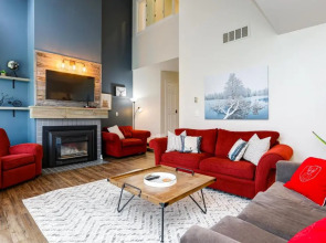 Wintergreen Retreat with Private Sauna & Patio 82291