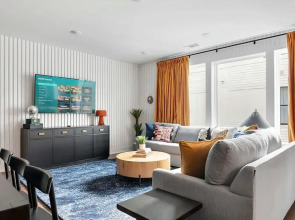 Rooftop Hot Tub Skyline Views Near Broadway