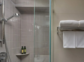 The Quarter Onnut by UHG